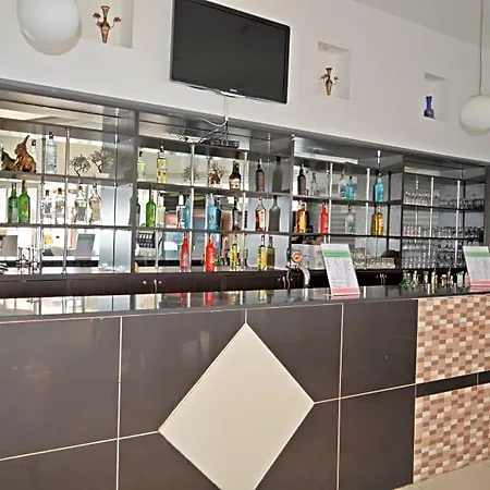 Clover Magic Nova Hotell Side